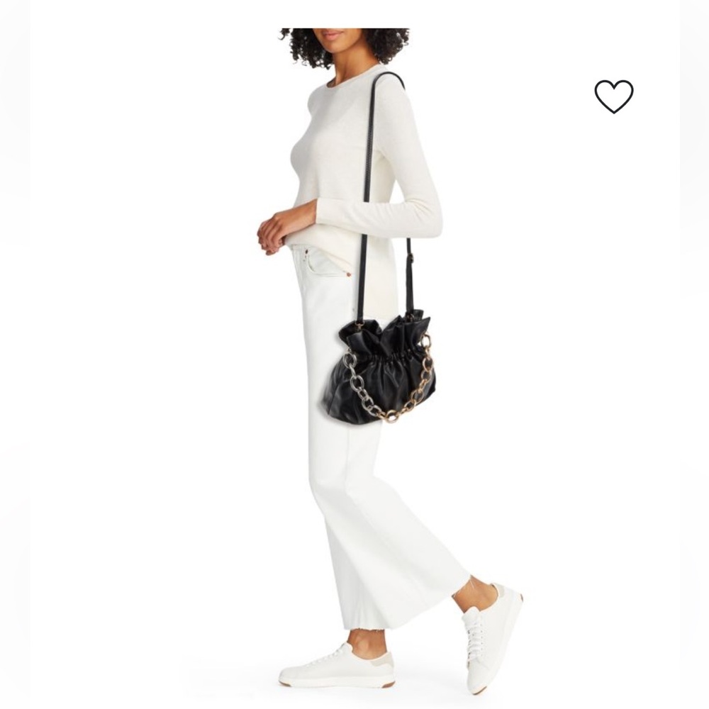 EUC Chain (two-toned) bucket bag. Cinched at the top. Bought at Saks Fifth Ave!🖤